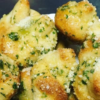 Garlic knots (6)