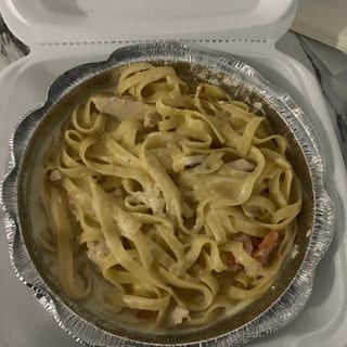 Penne with chicken and shrimps